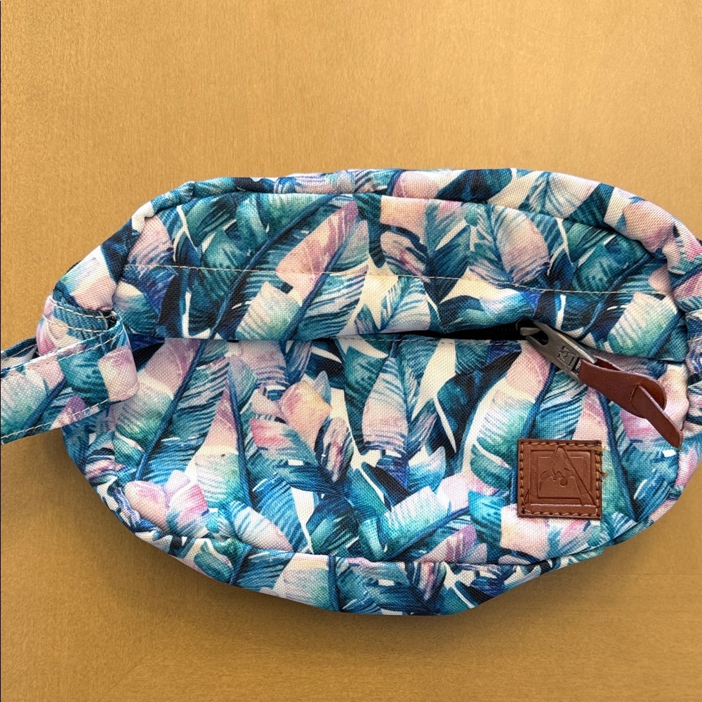 3/$8 Avalanche Tropical Leaf Makeup Bag